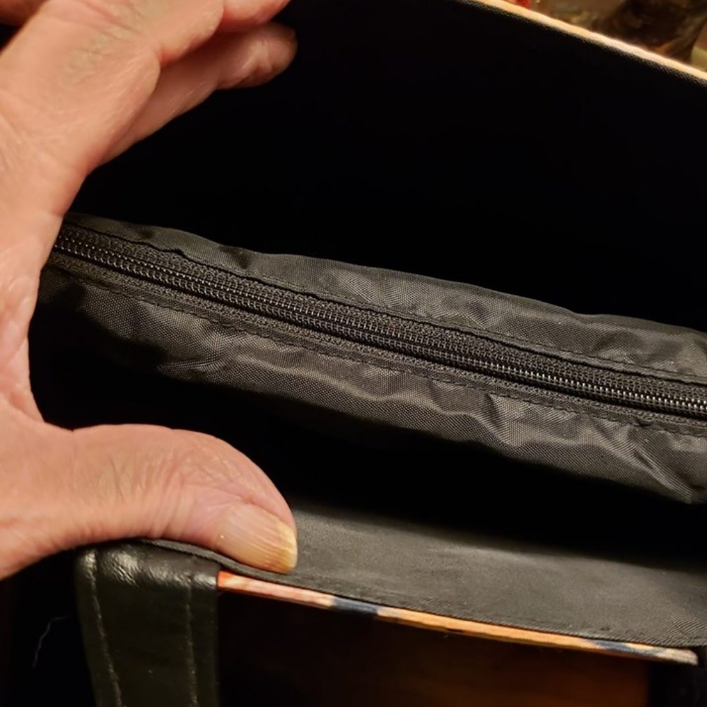 POCKETBOOK - Picture 3 of 4